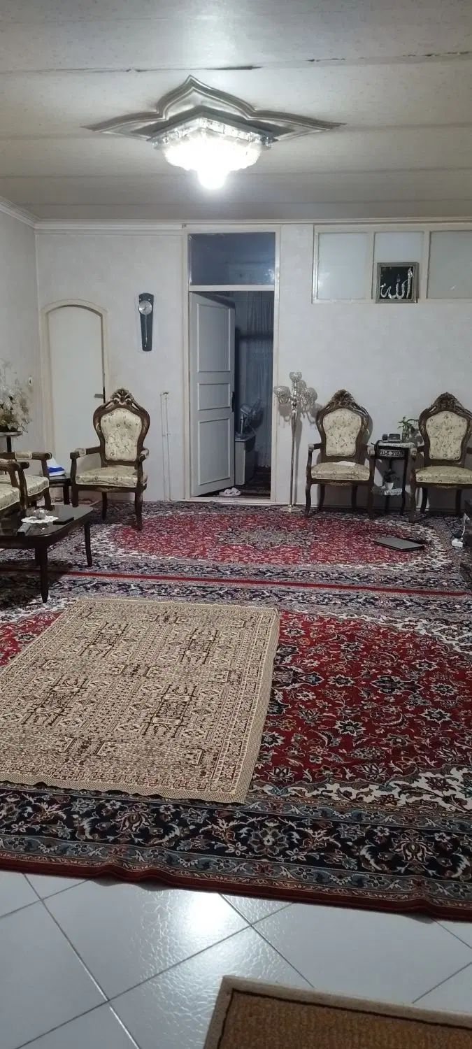 آپارتمان ۹۰متری طبقه +۱ بین جماران ۲۸و۳۰|اجارهٔ آپارتمان|مشهد, شهید قربانی|دیوار