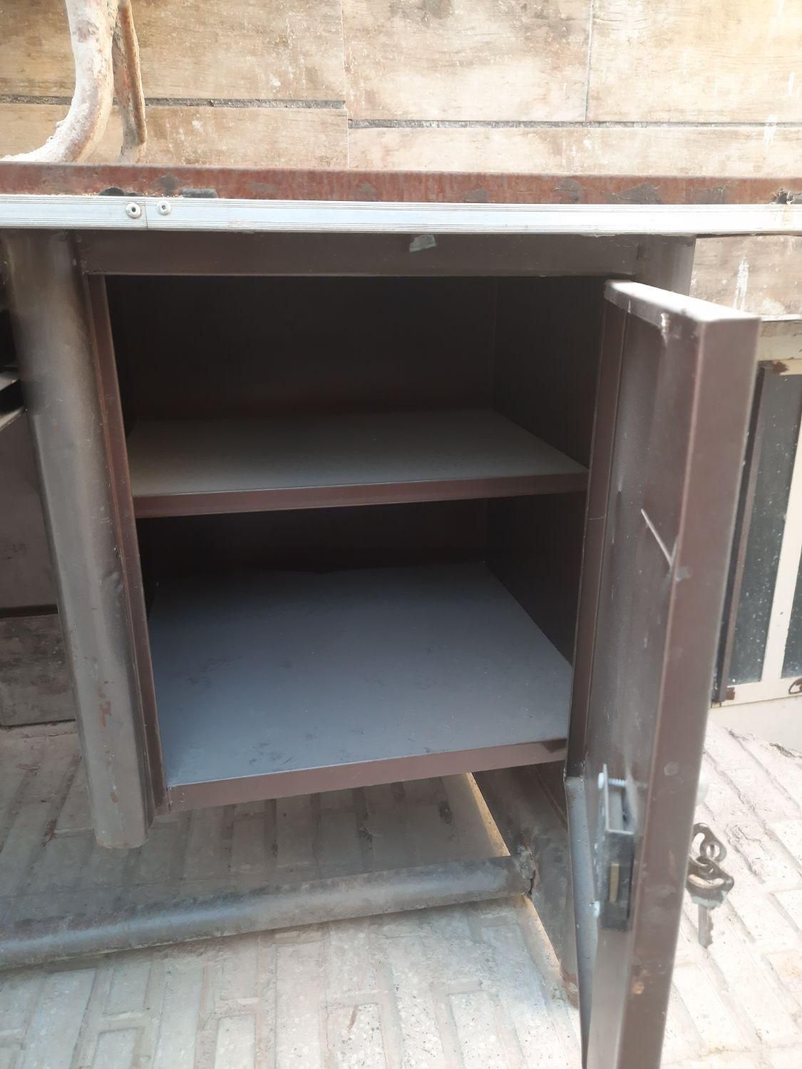 میز فلزی|میز تحریر و کامپیوتر|شیروان (خراسان), |دیوار