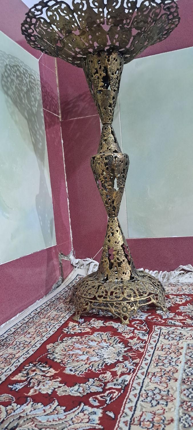 گلدون برنز اصل کنار سالنی|صنایع دستی و سایر لوازم تزئینی|خرم‌آباد, |دیوار