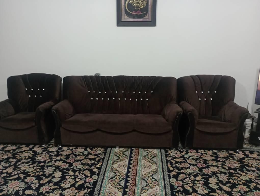 مبل راحتی(۷نفره)|مبلمان خانگی و میز عسلی|مرودشت, بیست متری بیمارستان|دیوار