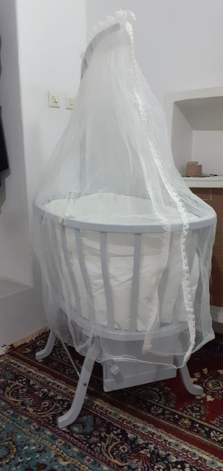 تخت چوبی نوزادی|تخت و صندلی بچه|لنگرود, |دیوار