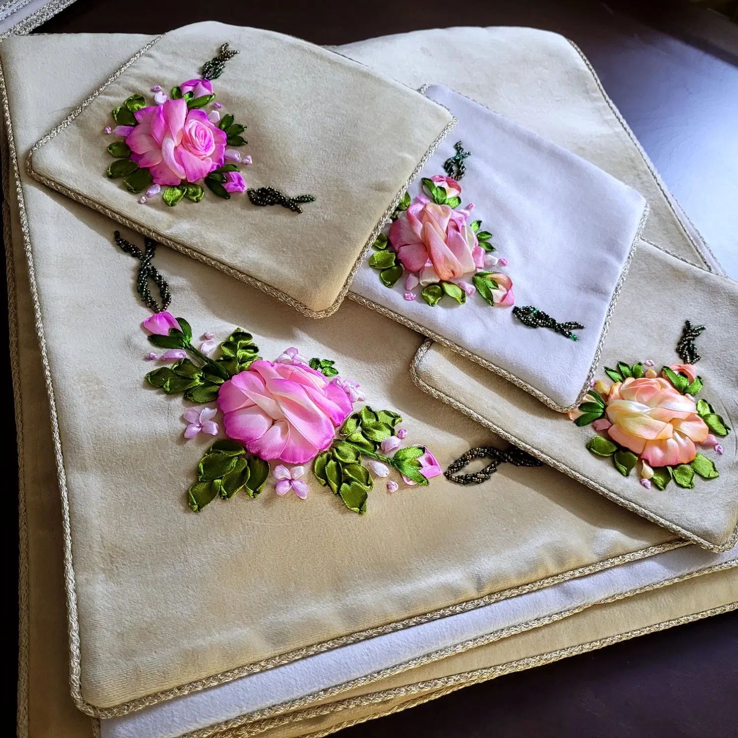 سرمه دوزی جواهر دوزی روبان دوزی|پرده، رانر، رومیزی|مشهد, فارغ التحصیلان|دیوار
