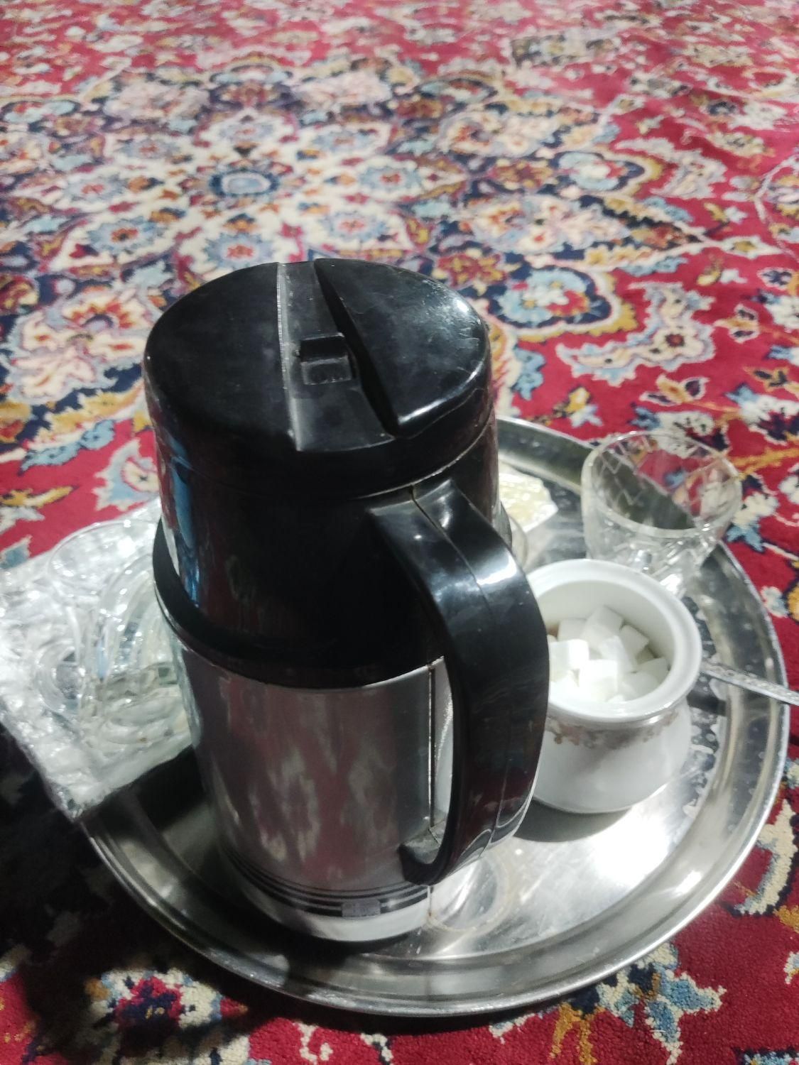 فلاسک چایی مشکی طوسی|ظروف نگهدارنده، پلاستیکی، یک‌بارمصرف|شهرضا, |دیوار