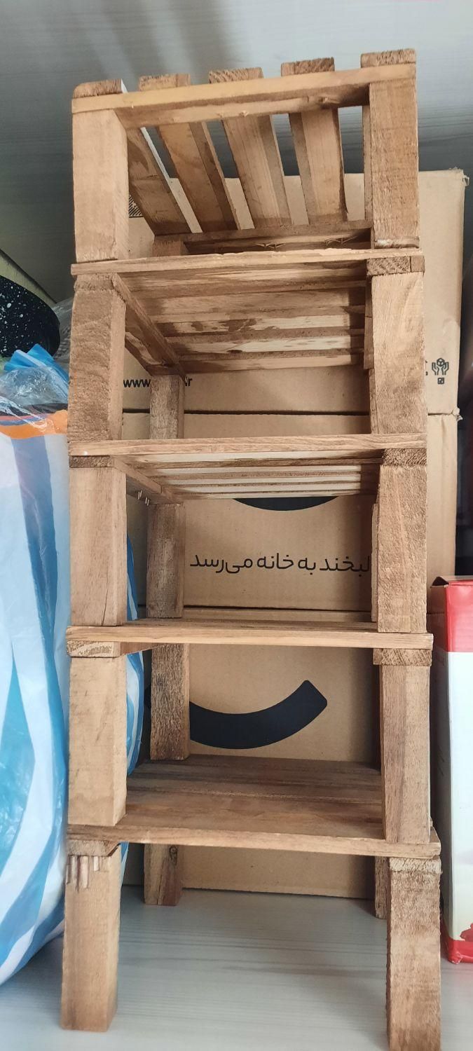 تعدادی گلدان و استند در حدنو|گل و گیاه طبیعی|تهران, حکیمیه|دیوار