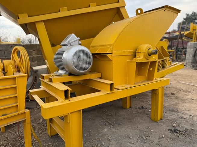 آسیاب ۱۶ چکش با دینام و شاسی در حد|ماشین‌آلات صنعتی|شهریار, |دیوار