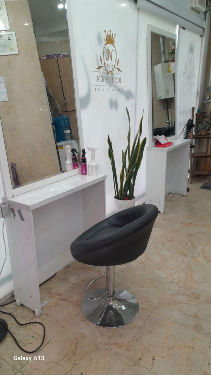 ناخن کار مژه کار|استخدام درمانی، زیبایی، بهداشتی|تهران, شهرک کوهسار|دیوار
