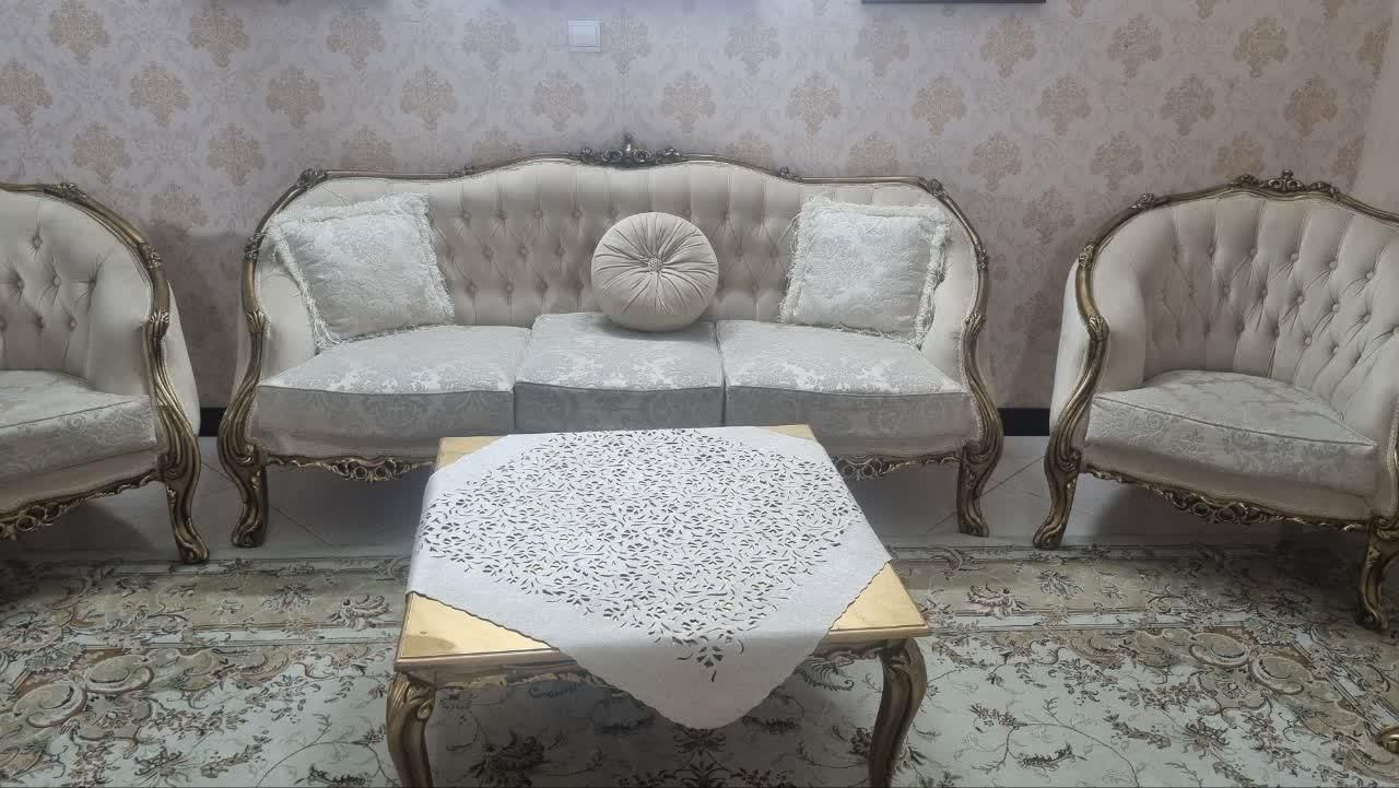 مبل ۷ نفره به همراه میز و ۲ عسلی|مبلمان خانگی و میز عسلی|تهران, استخر|دیوار