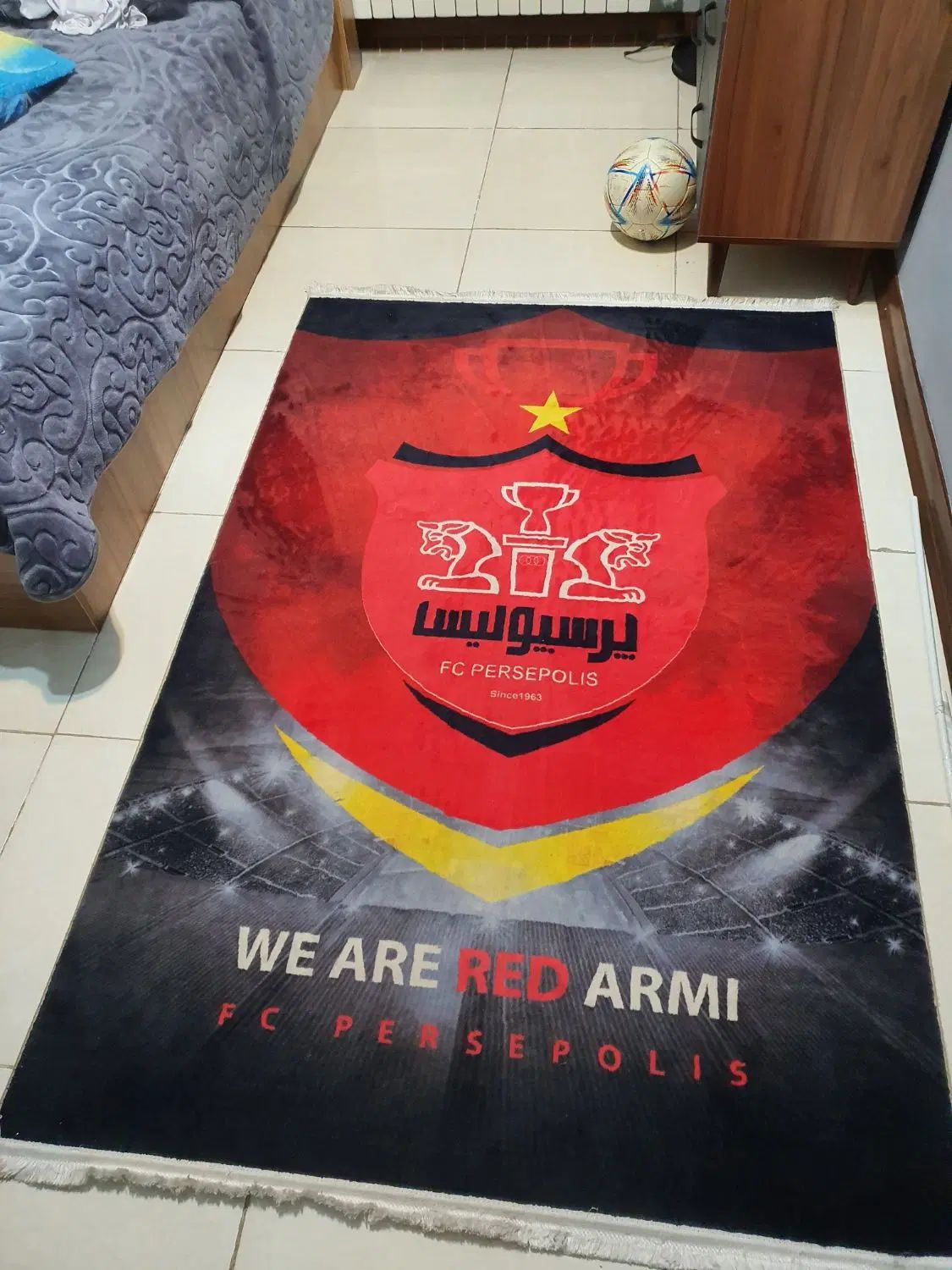 فرش پرسپولیس ۷۰۰ شانه محتشم ۱۲۰ در ۱۸۰|فرش|تهران, لویزان|دیوار