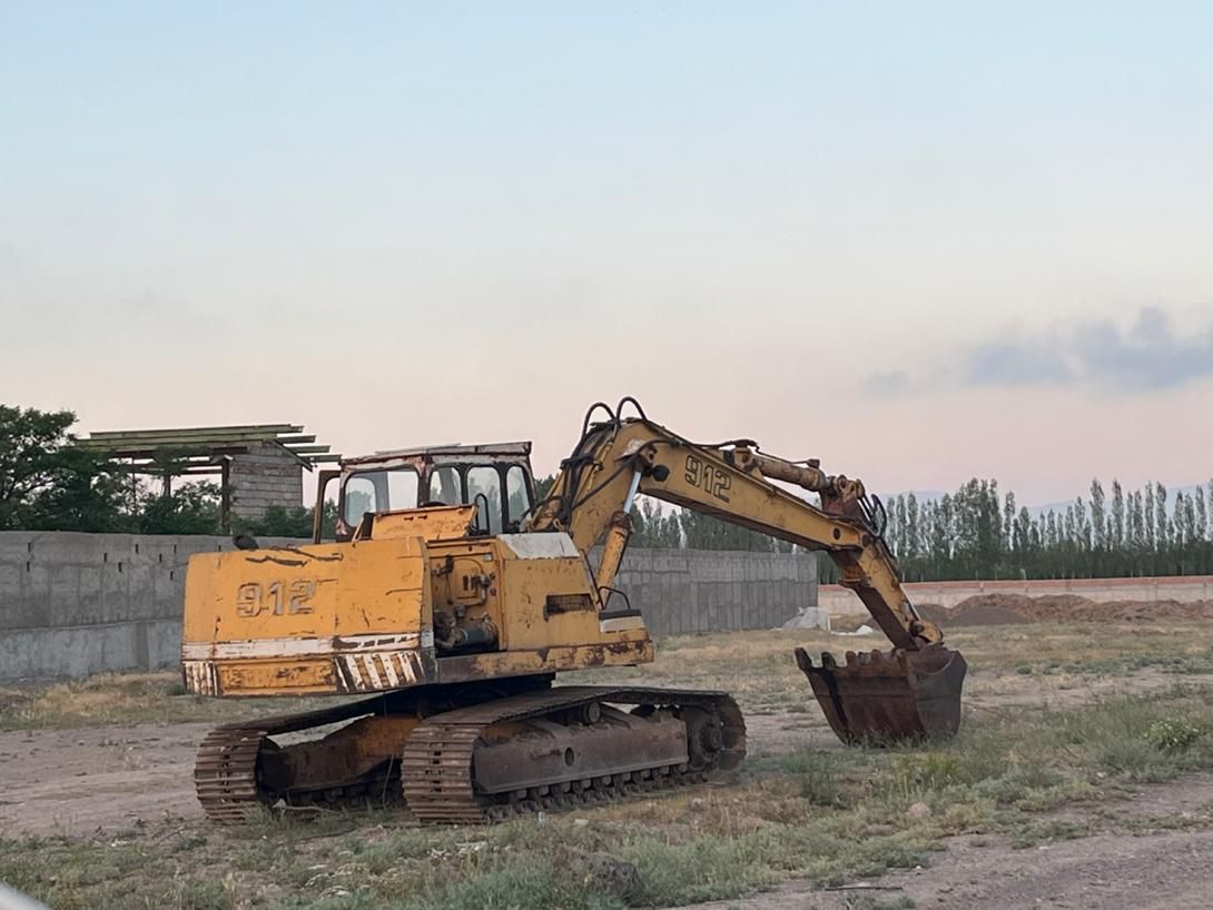 بیل مکانیکی زنجیری ۹۱۲|خودرو سنگین|اردبیل, |دیوار