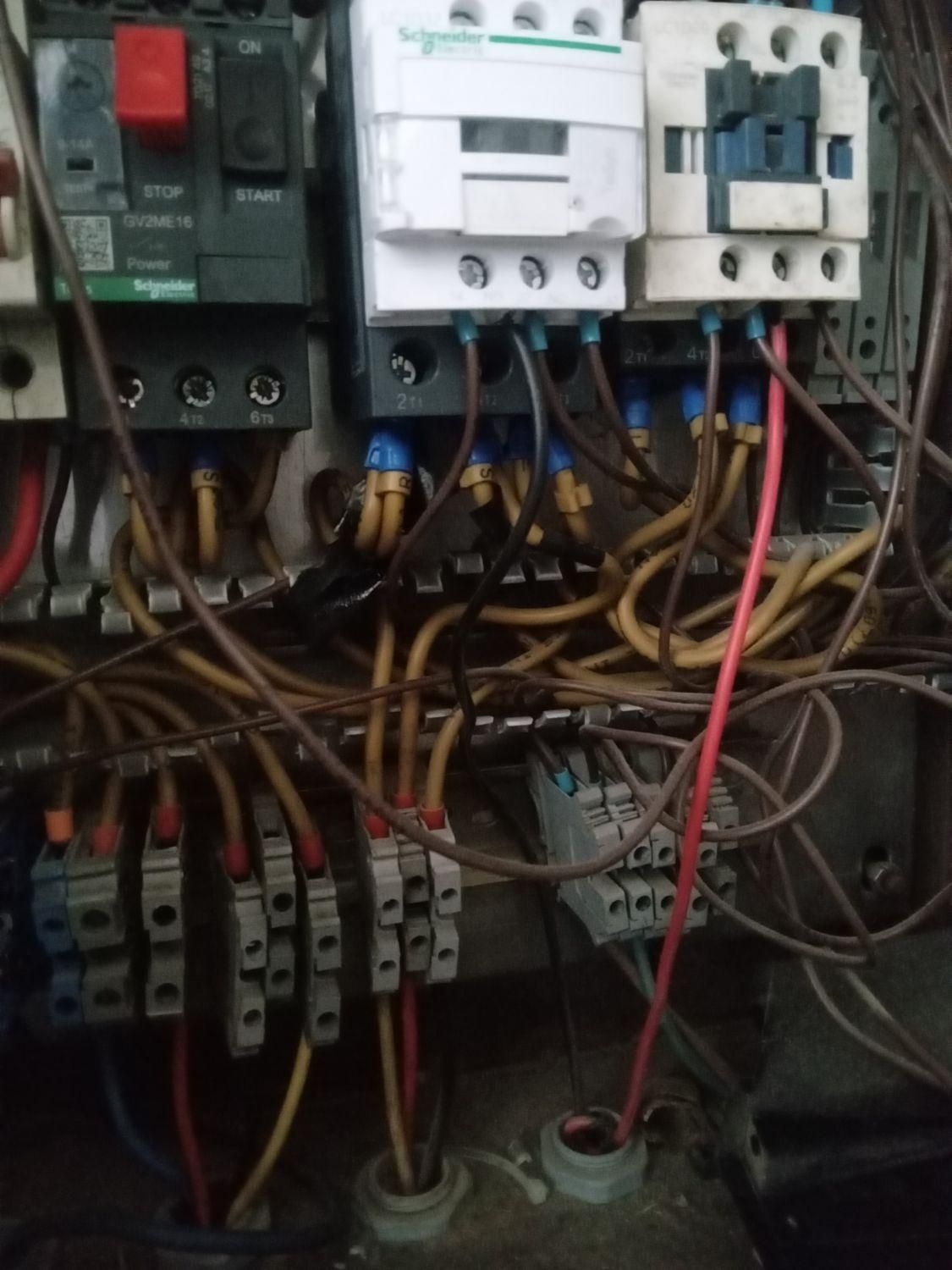 برق کار هستم|خدمات پیشه و مهارت|گنبد کاووس, |دیوار