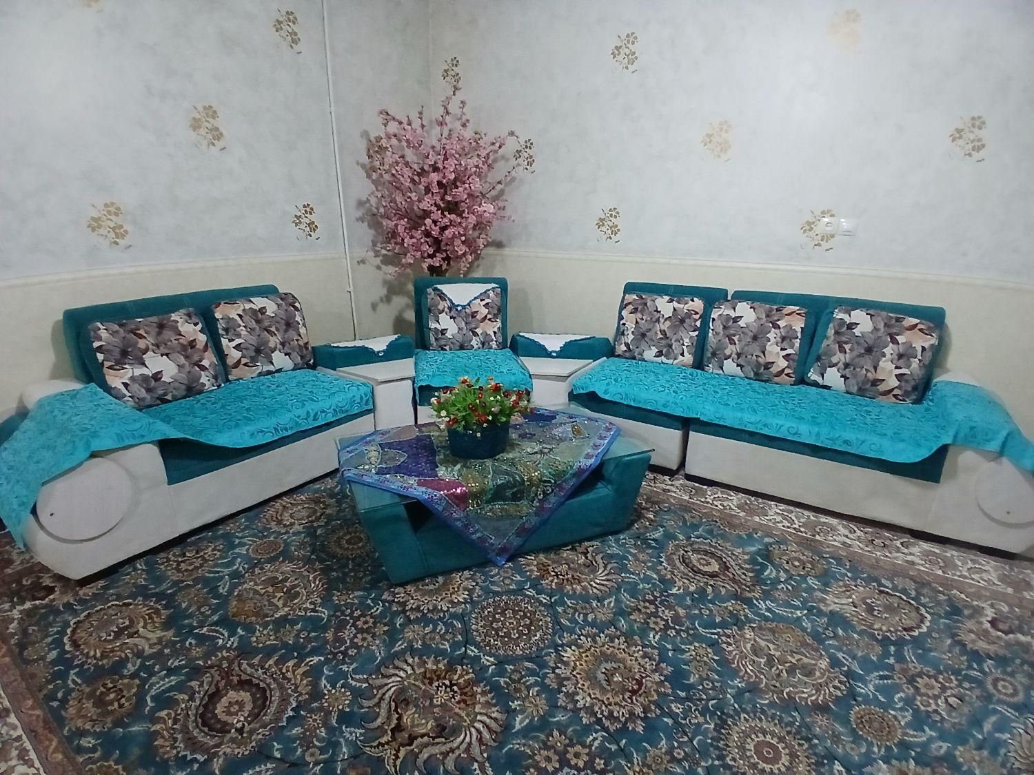 مبل راحتی ال ۸ نفره همراه با تخت راحتی|مبلمان خانگی و میز عسلی|گلپایگان, |دیوار