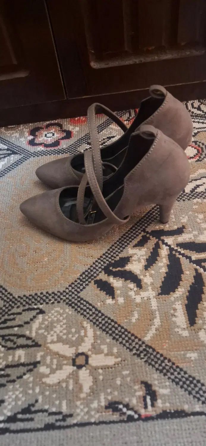 دوعددکفش مجلسی نوفقط درحده یک شب پوشیده شده|کیف، کفش، کمربند|مشهد, وحید|دیوار