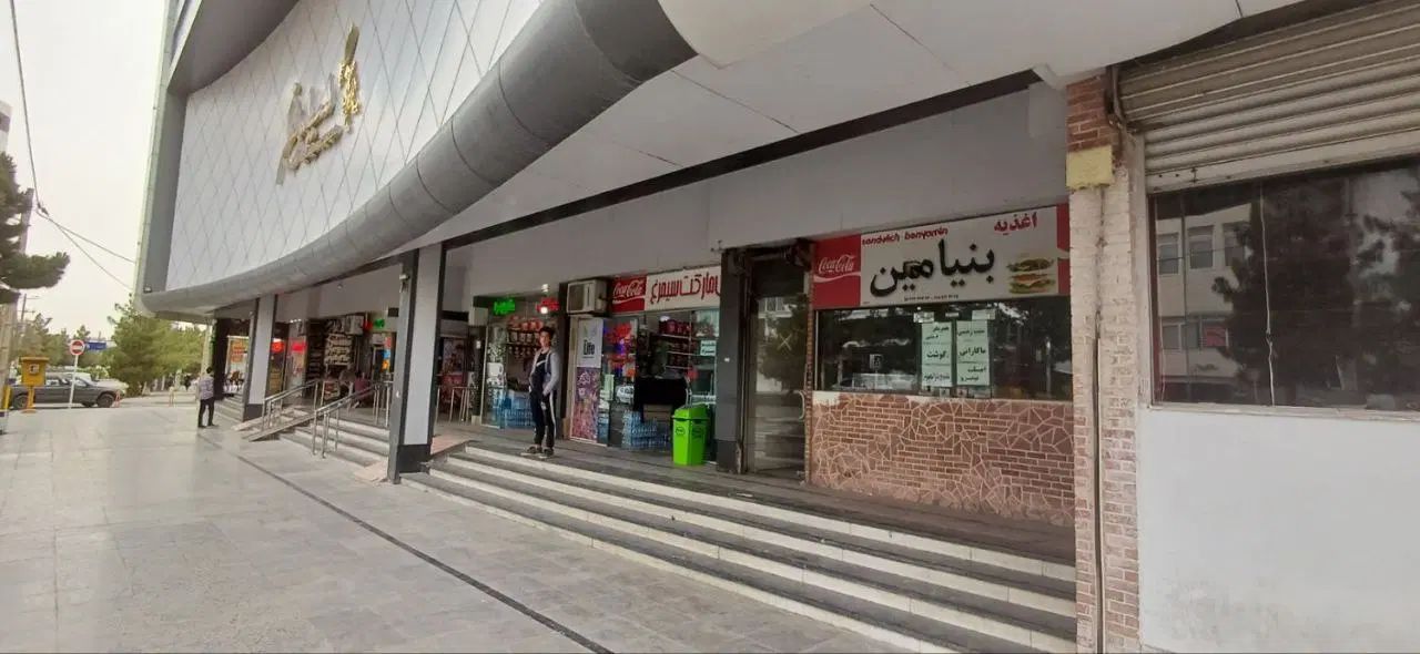 85 متر تجاری دائم / سینما سیمرغ / بالکن و تراس|اجارهٔ مغازه و غرفه|مشهد, شهرک رازی (شهرک غرب)|دیوار