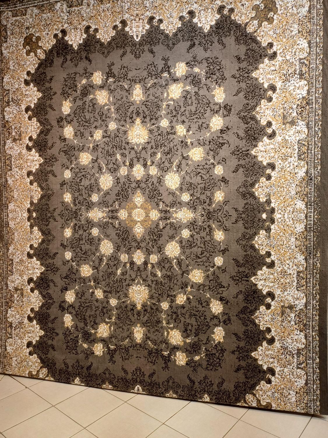 فرش ۶متری پخش در گلبهار وچناران حاجی حسینی ۲/۵۰۰ ت|فرش|گلبهار, |دیوار
