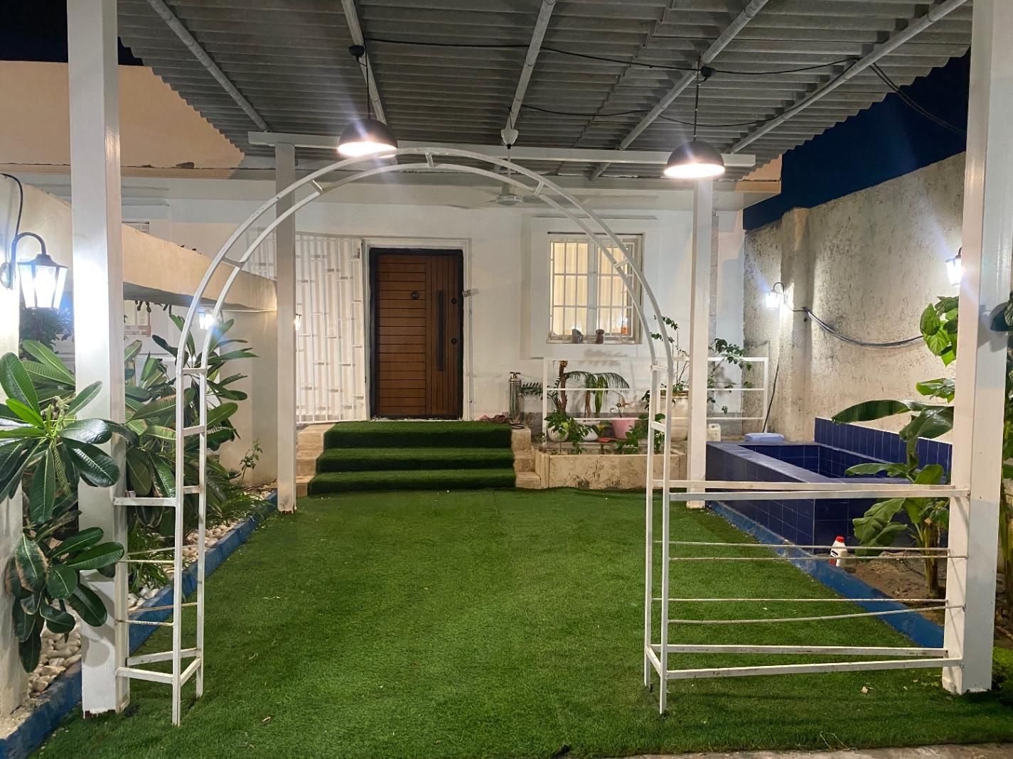 ویلاباغ لوکس با استخر و سوئیت مهمان نزدیک شهر|اجارهٔ کوتاه‌مدت ویلا و باغ|قشم, |دیوار