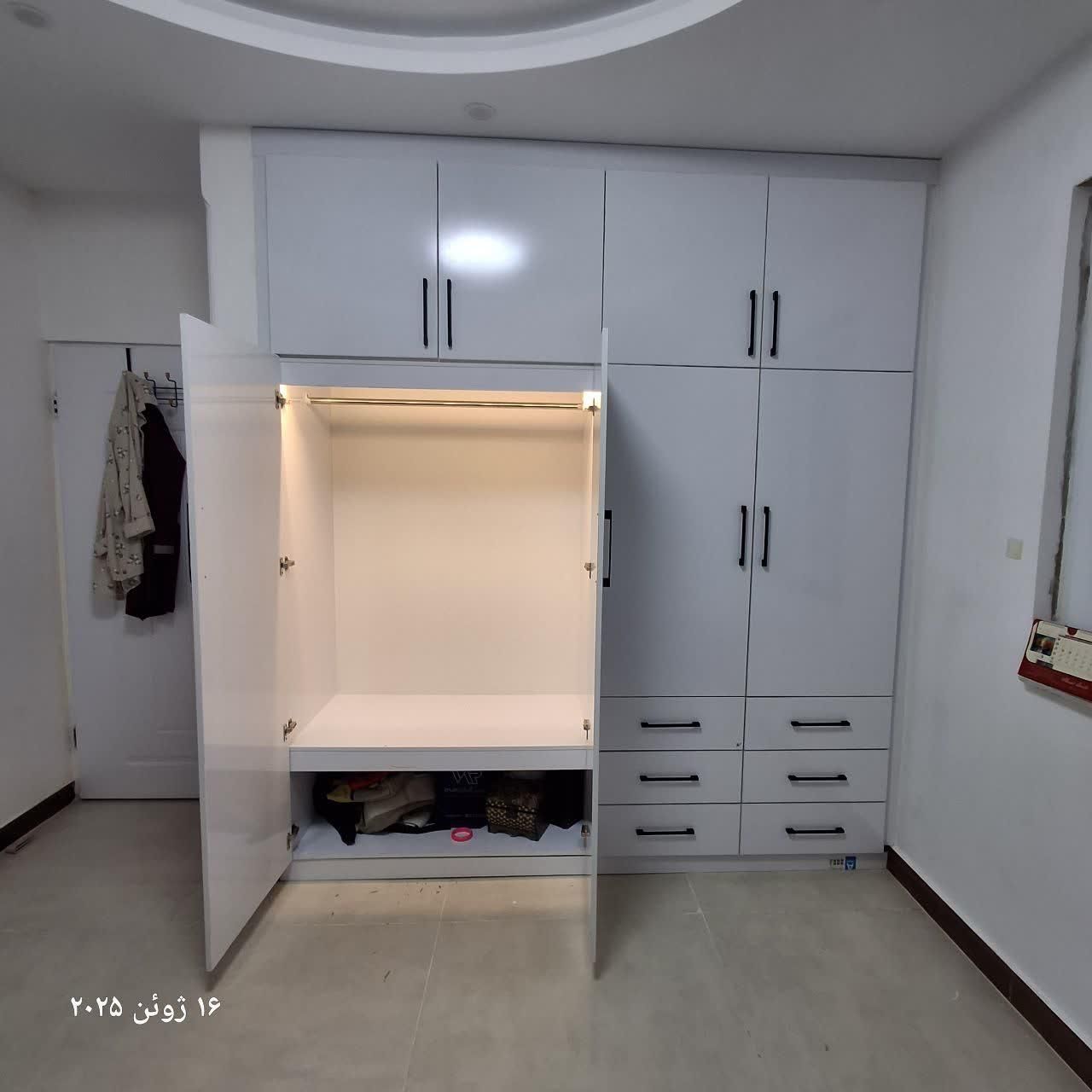 طراحی و اجرای انواع کمد دیواری سفارشی|جاکفشی، کمد، دراور|رشت, آب و برق|دیوار