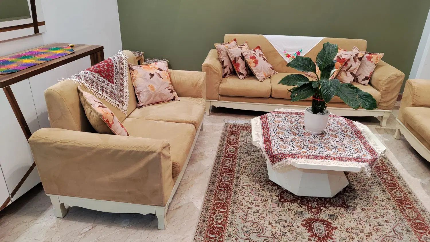 مبل راحتی ۷ نفره با کوسن و میز و عسلی|مبلمان خانگی و میز عسلی|تهران, یوسف‌آباد|دیوار