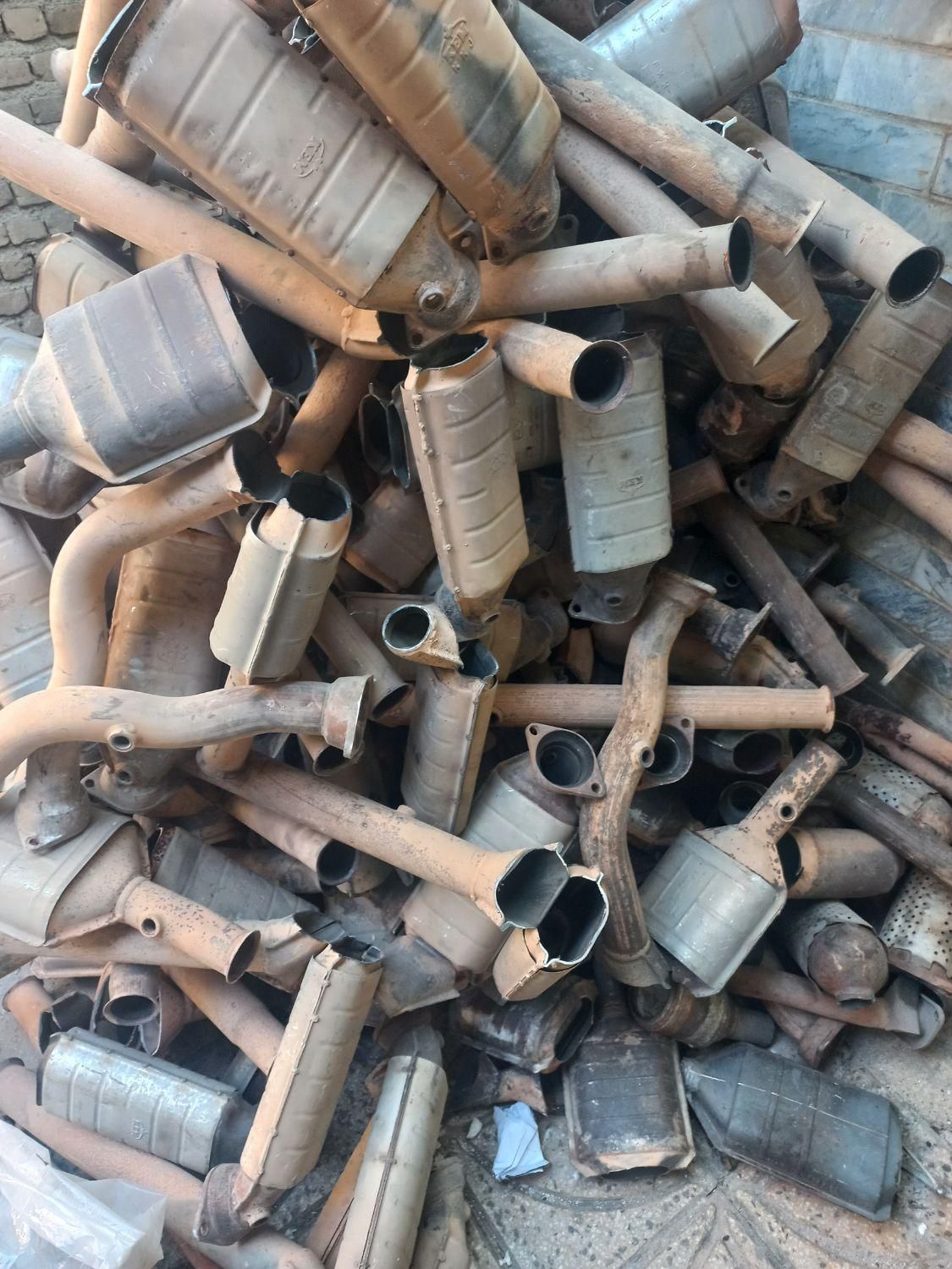 فروشوخرید انواع کاتالیزور و کاتالیز و کاتالیست|قطعات یدکی و لوازم جانبی|خرم‌آباد, |دیوار