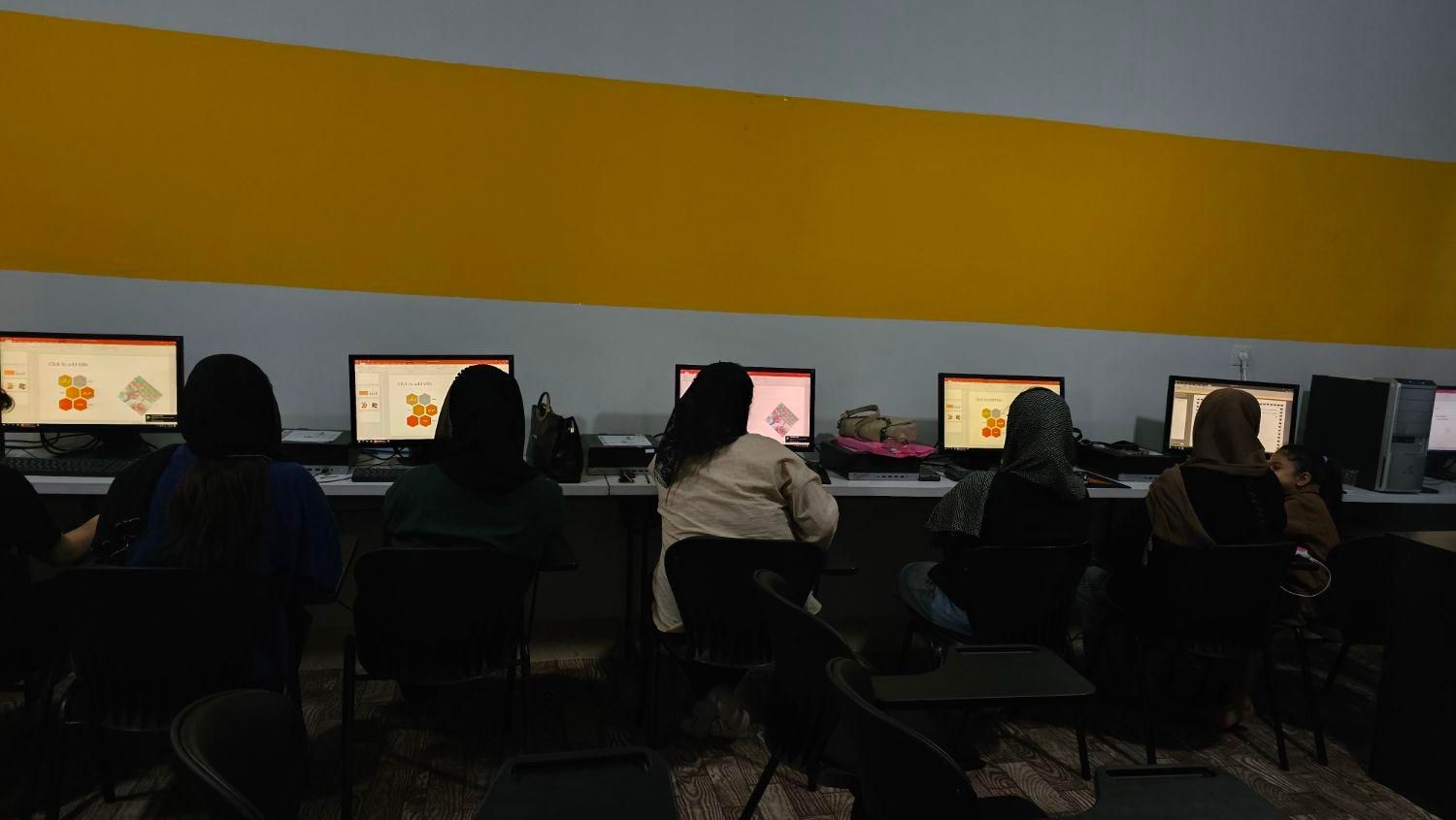 استخدام مربی حسابداری و انواع آموزش در آموزشگاه|استخدام آموزشی|برازجان, |دیوار