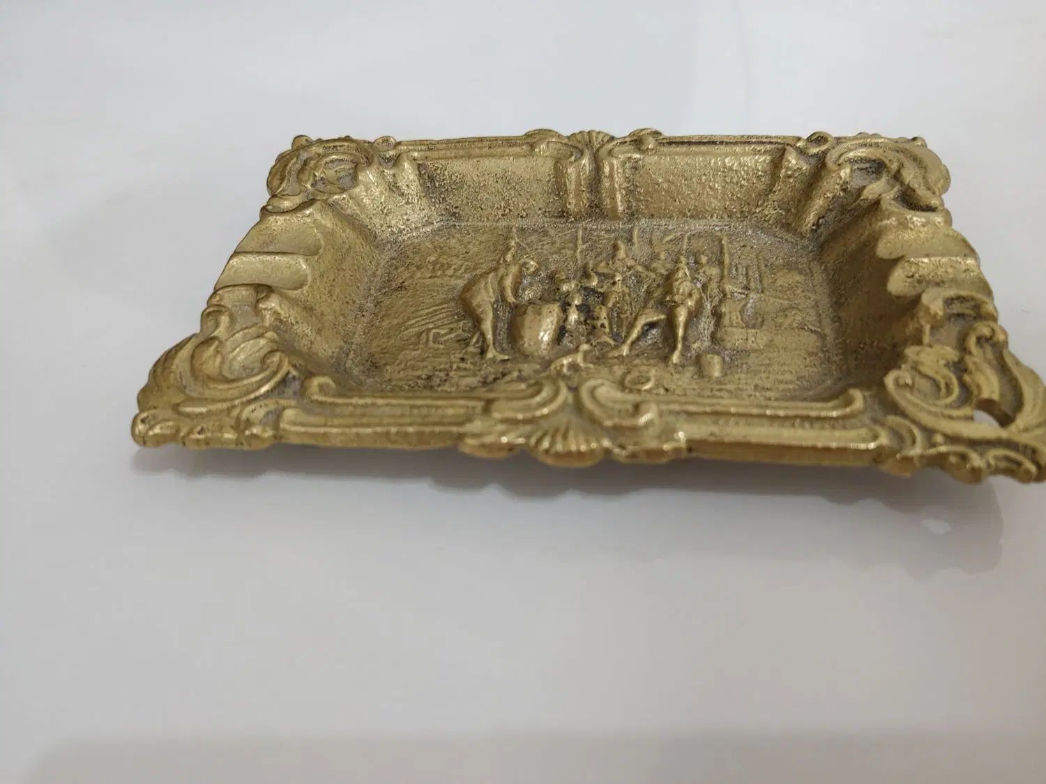 زیر سیگاری برنجی کارشده اروپایی سنگین|کلکسیون اشیاء عتیقه|مشکیندشت, |دیوار