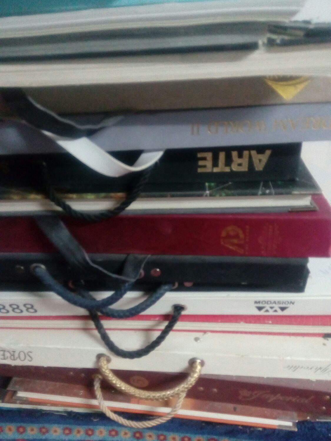 ۱۵ عدد آلبوم کاغذ دیواری هر عدد آلبوم ۲۰۰۰۰۰ تومان|مصالح و تجهیزات ساختمان|بروجرد, |دیوار