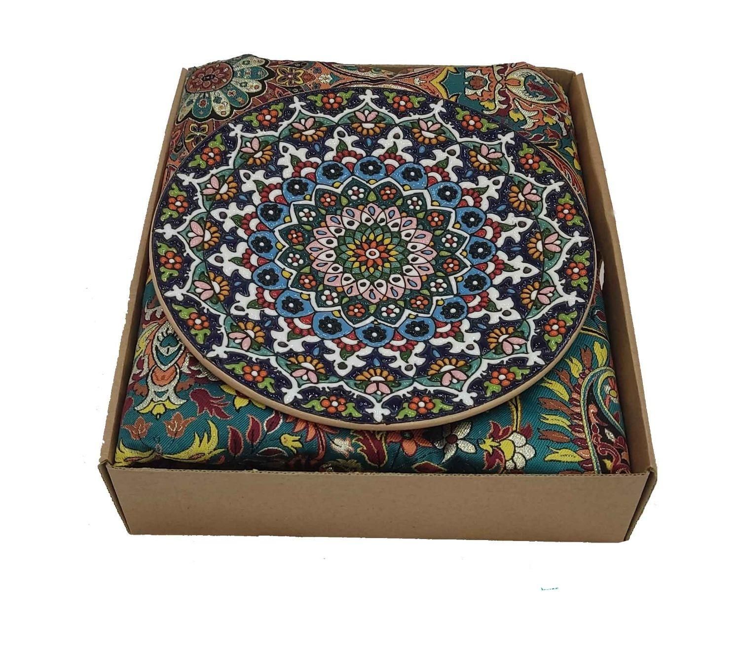 ست هدیه بشقاب میناکاری و رومیزی ترمه یزدی|پرده، رانر، رومیزی|یزد, |دیوار