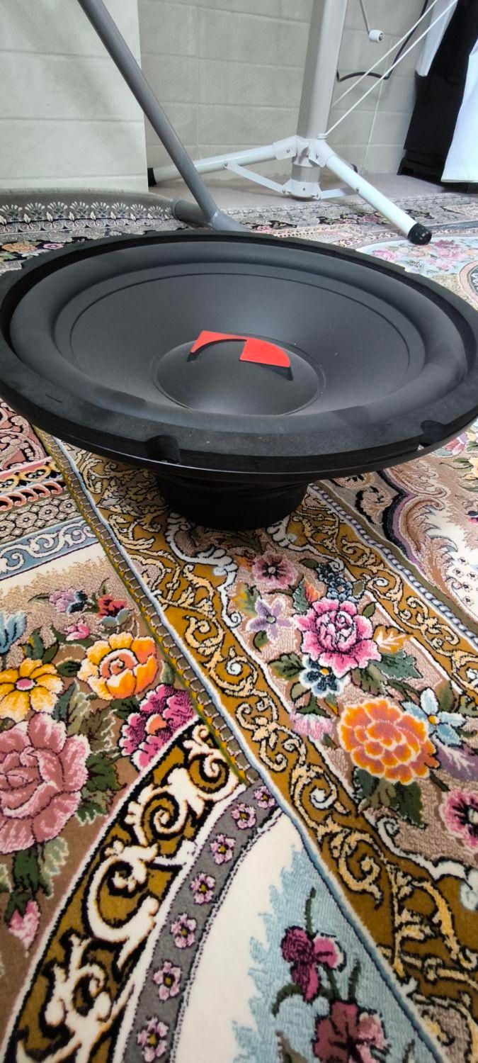 ساب12اینچ|صوتی و تصویری|مبارکه, |دیوار