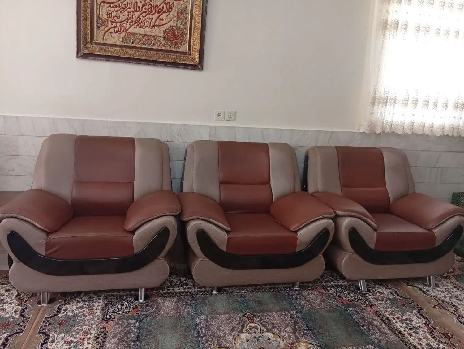 مبلمان چرمی ۱۰ نفره سالم + میز عسلی و میز جلو مبلی|مبلمان خانگی و میز عسلی|خمین, |دیوار