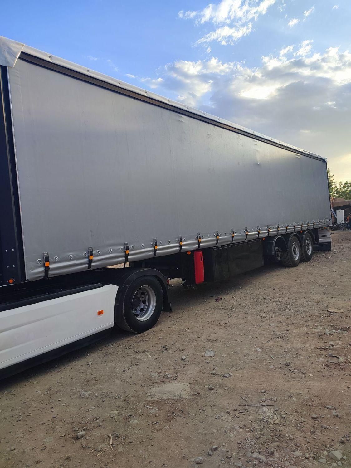 تعدادی تریلی فروشی|قطعات یدکی و لوازم جانبی|شیراز, باغ تخت|دیوار