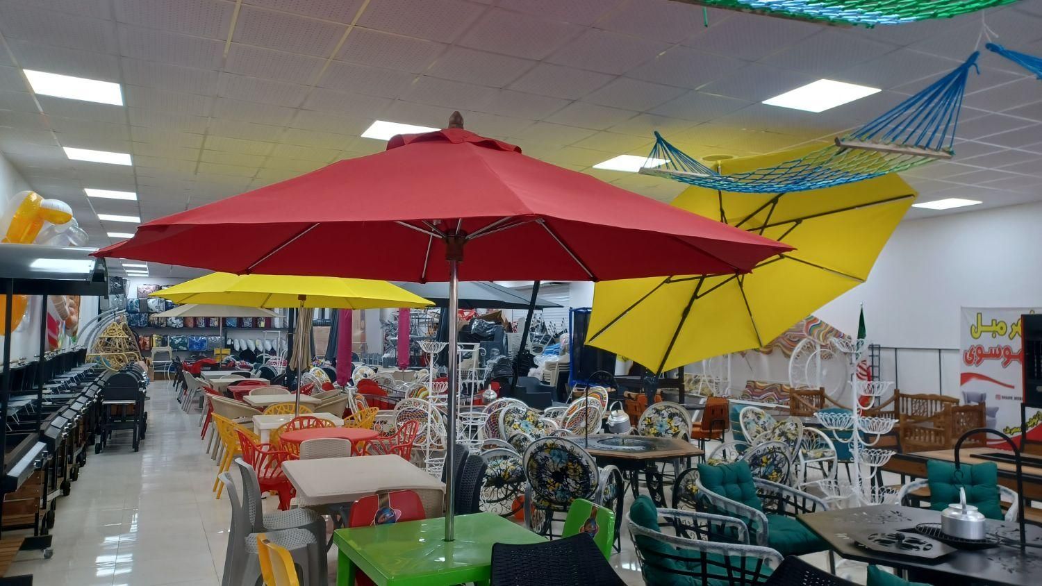 چتر پایه کنار سایه بان چراغ دار باغ ویلا روفگاردن|مصالح و تجهیزات ساختمان|چهارباغ, |دیوار