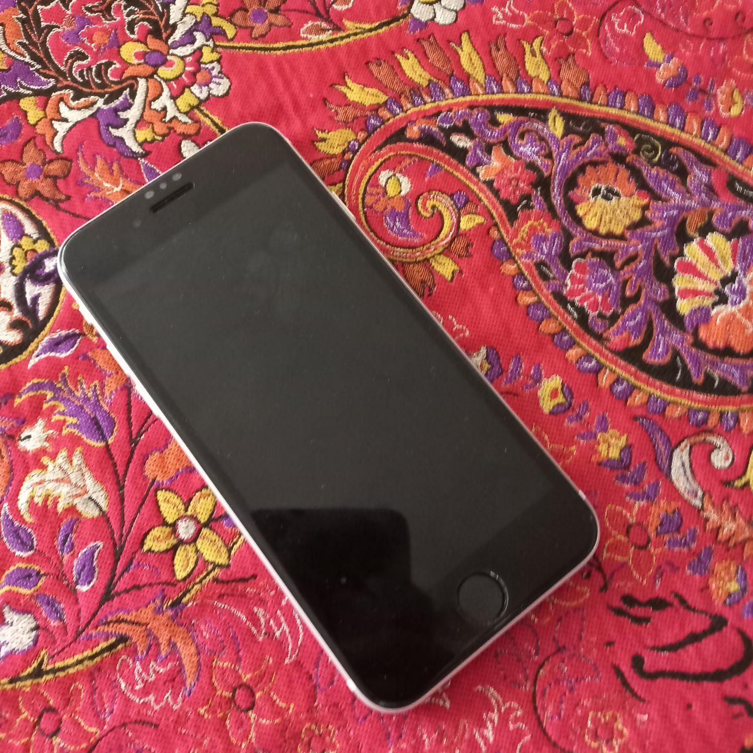 اپل iPhone SE (2020) با حافظهٔ ۲۵۶ گیگابایت|موبایل|تهران, نازی‌آباد|دیوار