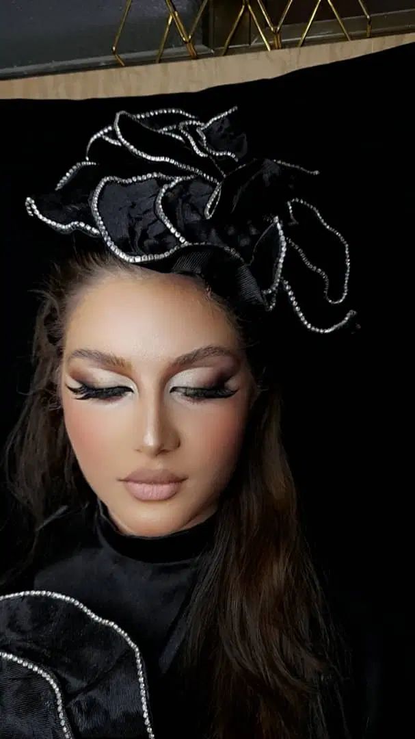 مدل رنگ مو میکاپ شینیون مژه ناخن کوتاهی پاکسازی|خدمات آرایشگری و زیبایی|اصفهان, سرچشمه|دیوار