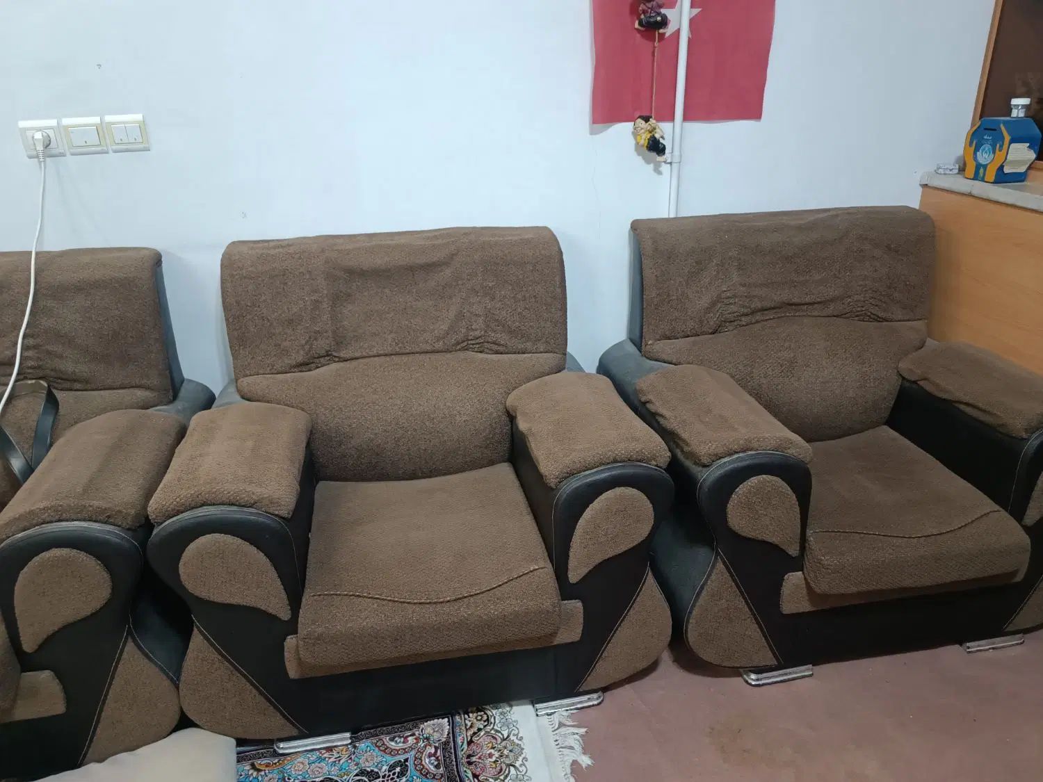 مبل ۱۰ نفره با میز وعسلی مستحکم|مبلمان خانگی و میز عسلی|اصفهان, لاله|دیوار