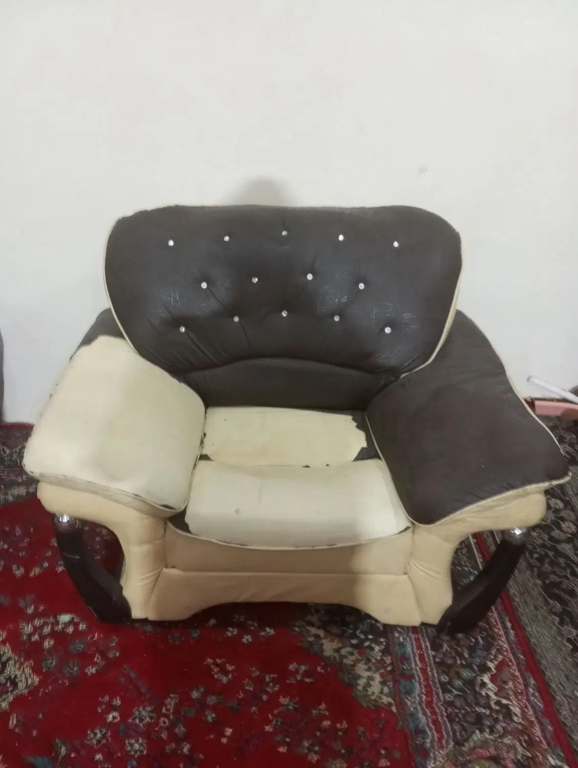 تبدیل مبل کارکرده و معیوب به مبل نو و تعمیرات|خدمات پیشه و مهارت|شیراز, دباغ خانه|دیوار