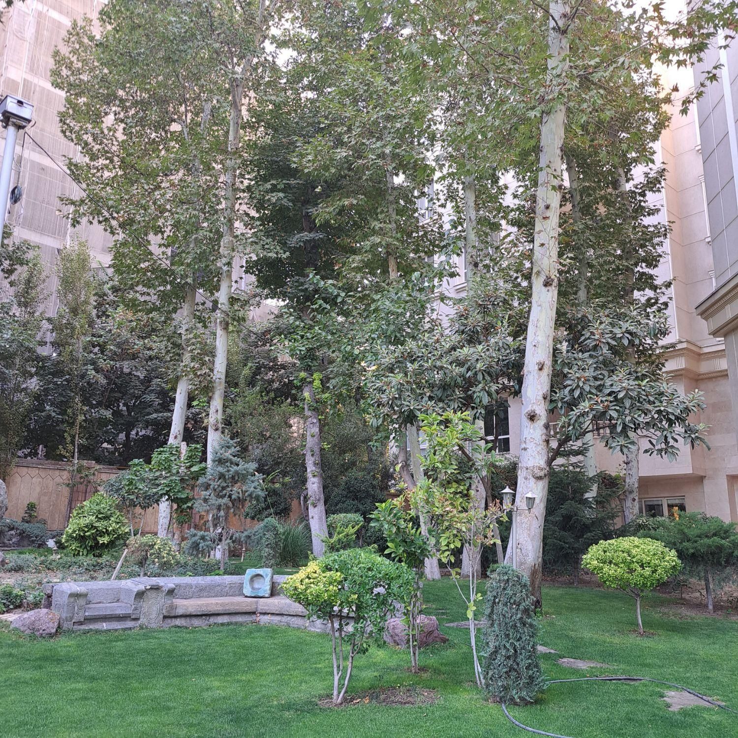 ۳۷۰ متری ۴ خوابه برج باغ  مشجر تراس بزرگ در فرشته