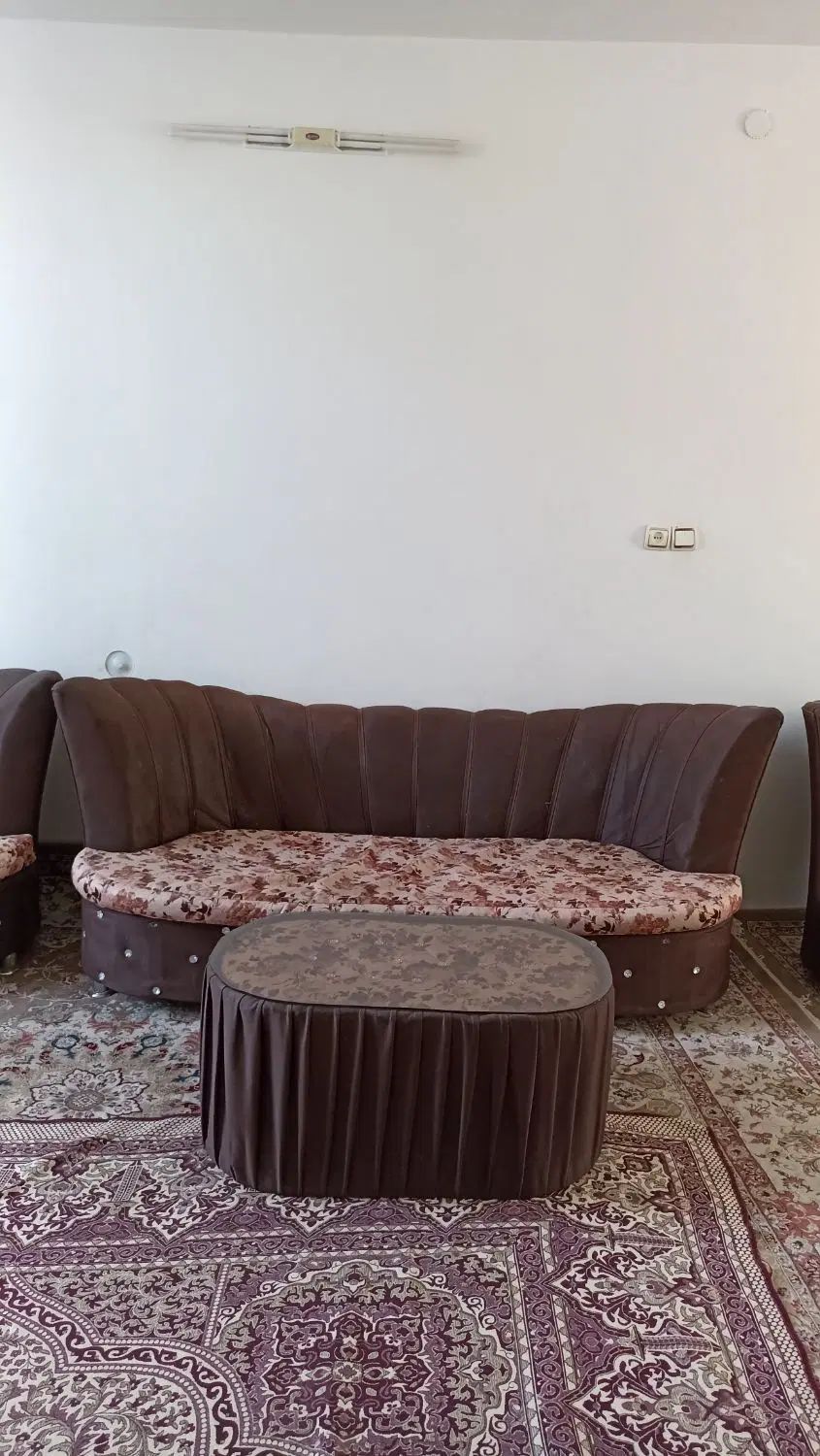 مبلمان ۷ نفره کارکرده با جلومبلی و عسلی|مبلمان خانگی و میز عسلی|مشهد, شهید معقول|دیوار