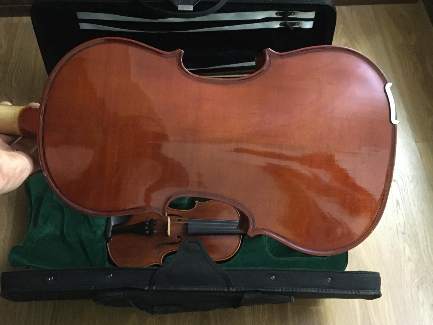 ویولن و ویولا|ویولن|بابل, |دیوار