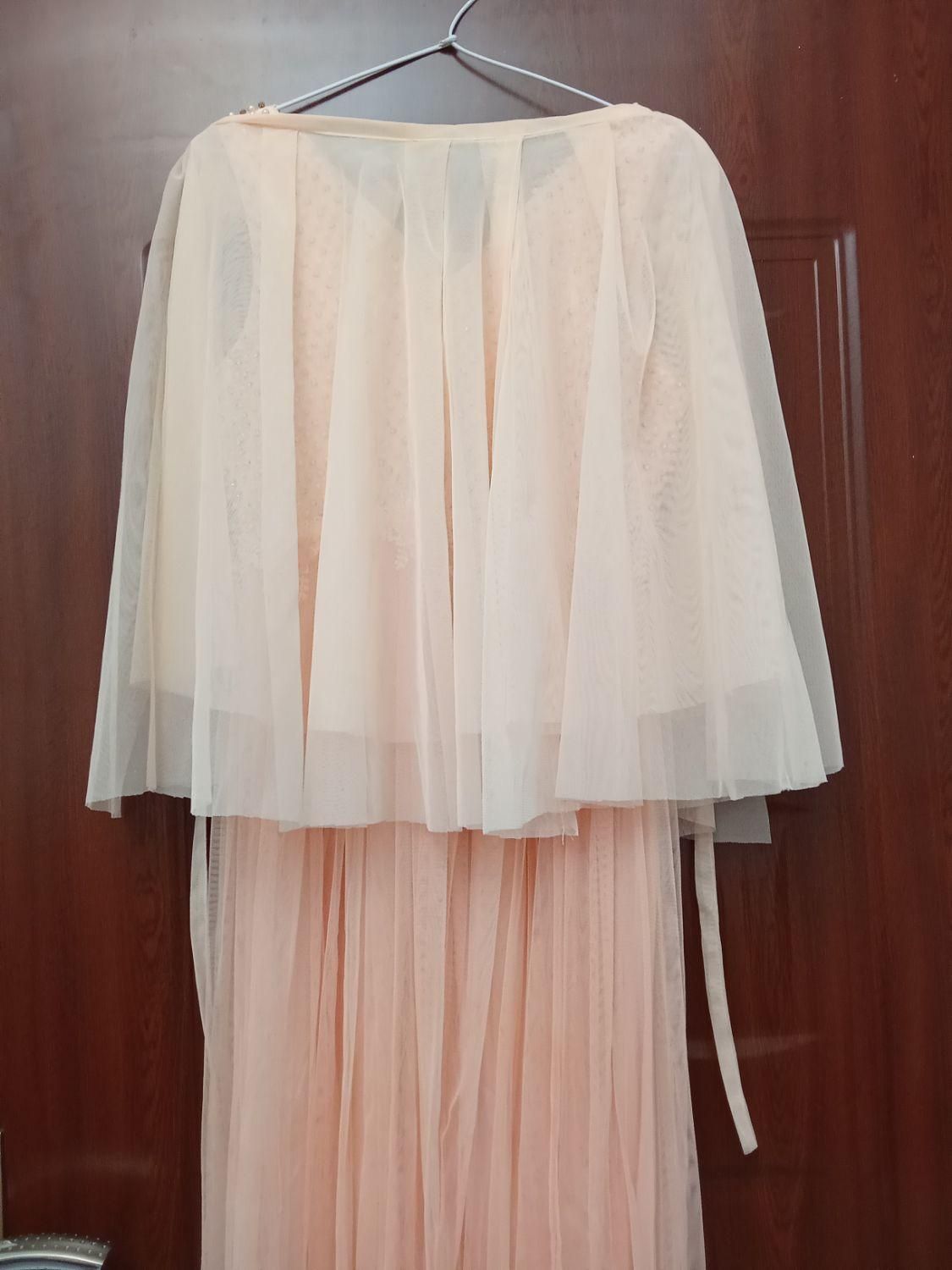 لباس مجلسی|لباس|بندر انزلی, معلم|دیوار