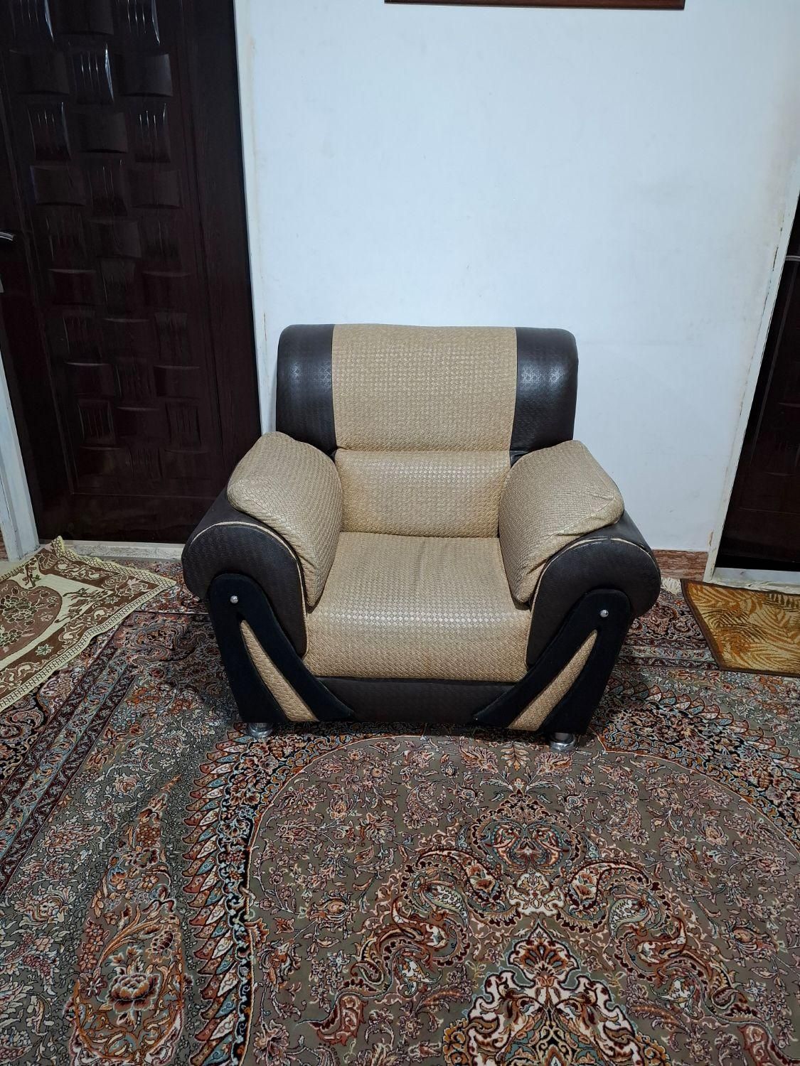 مبل راحتی شیک و با کیفیت|مبلمان خانگی و میز عسلی|فولادشهر, B1|دیوار