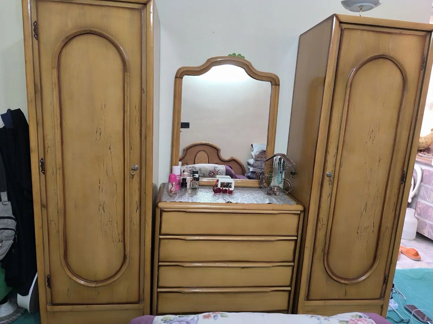 سرویس خواب و کمد و دراور|تخت و سرویس خواب|اصفهان, کارلادان|دیوار