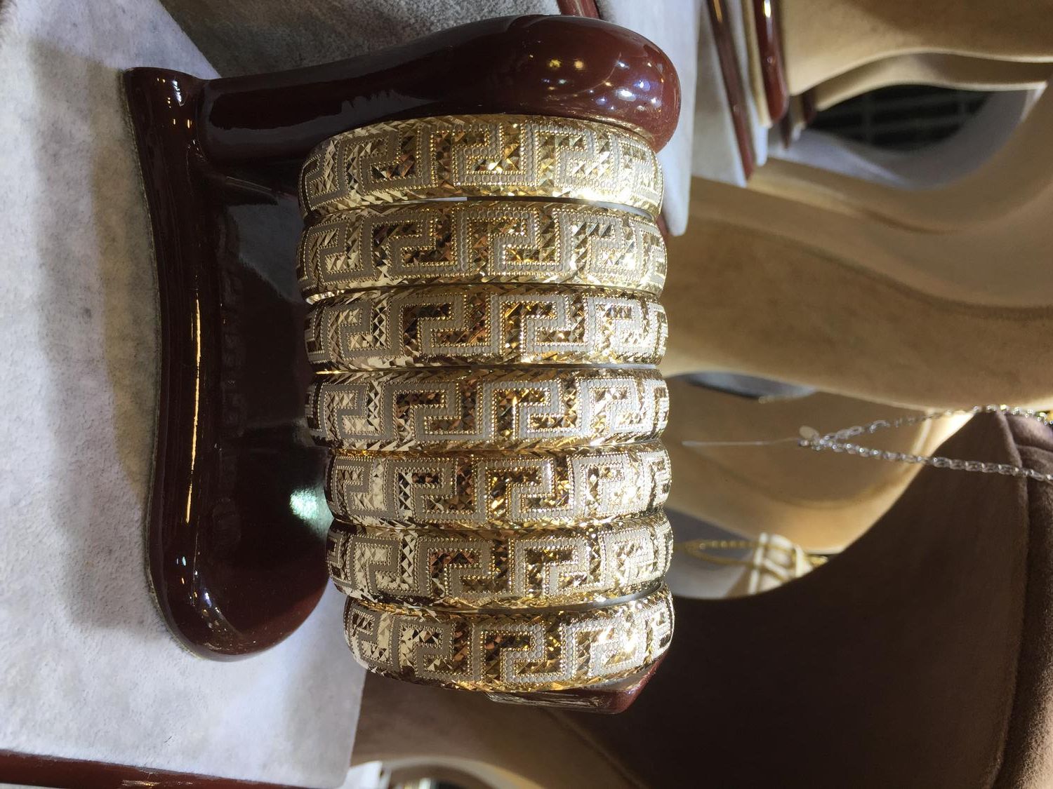 نیم پهن مدل ورساچ|جواهرات|کاشان, بازار کاشان|دیوار