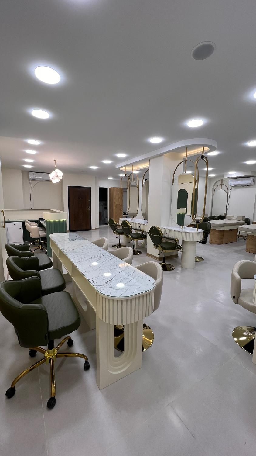 اجاره میز ناخن و تخت مژه و صندلی رنگ زیبایی|اجارهٔ دفتر کار، اتاق اداری، مطب|تهران, تهرانپارس غربی|دیوار
