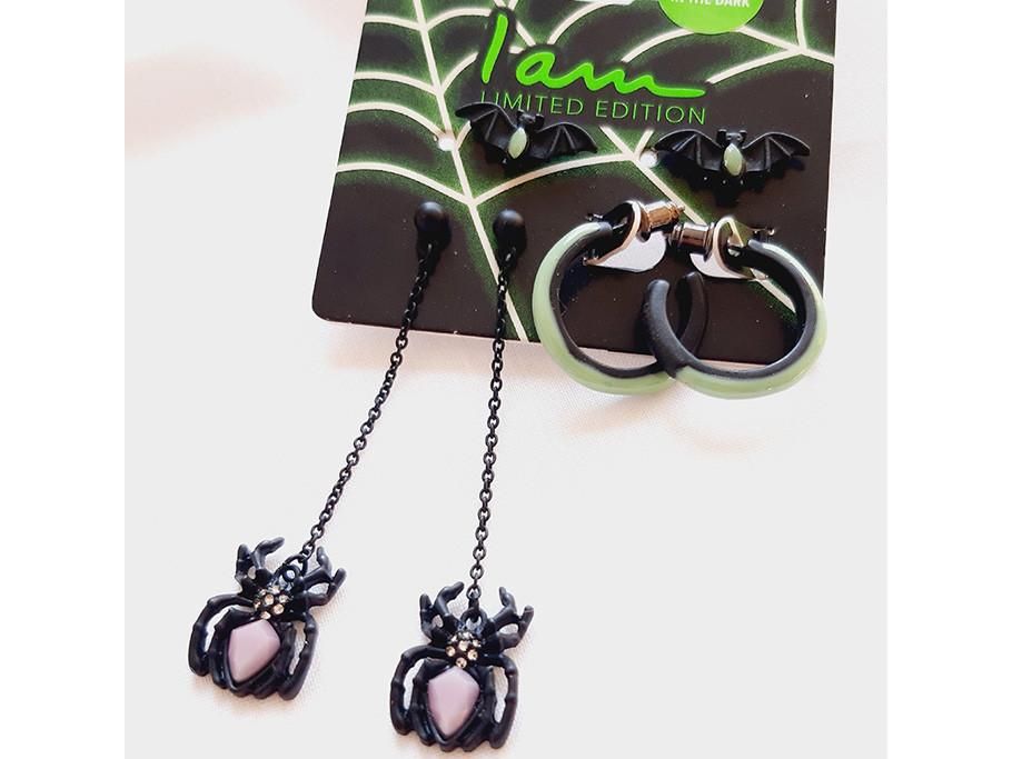 گوشواره میخی تکی خفاش و آویز بلند عنکبوت شب تاب|بدلیجات|یزد, |دیوار