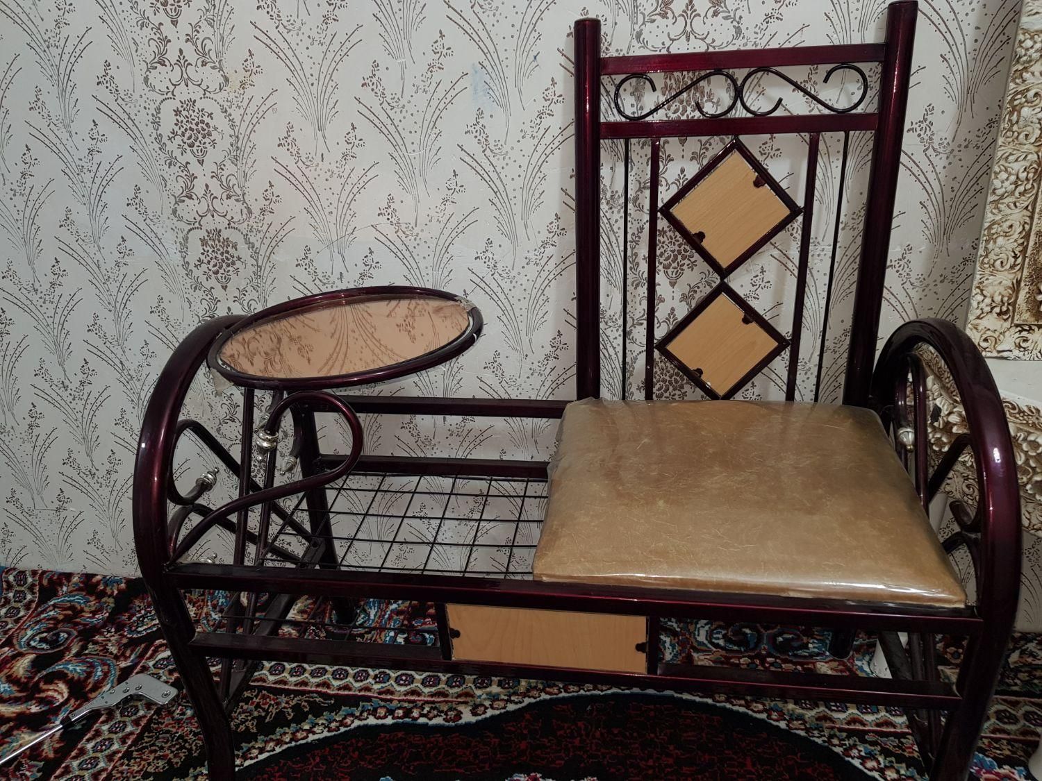 میزتلفن کارکرده ولی سالم سالم|میز تلفن|نورآباد, |دیوار