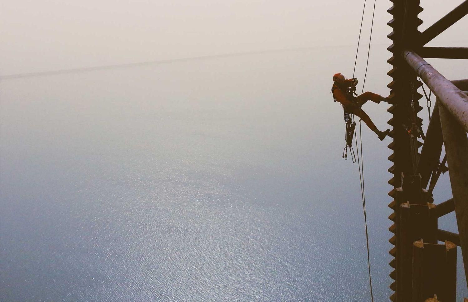 خدمات کار در ارتفاع دسترسی با طناب راپل آب بندی|خدمات پیشه و مهارت|رشت, لاکانی|دیوار