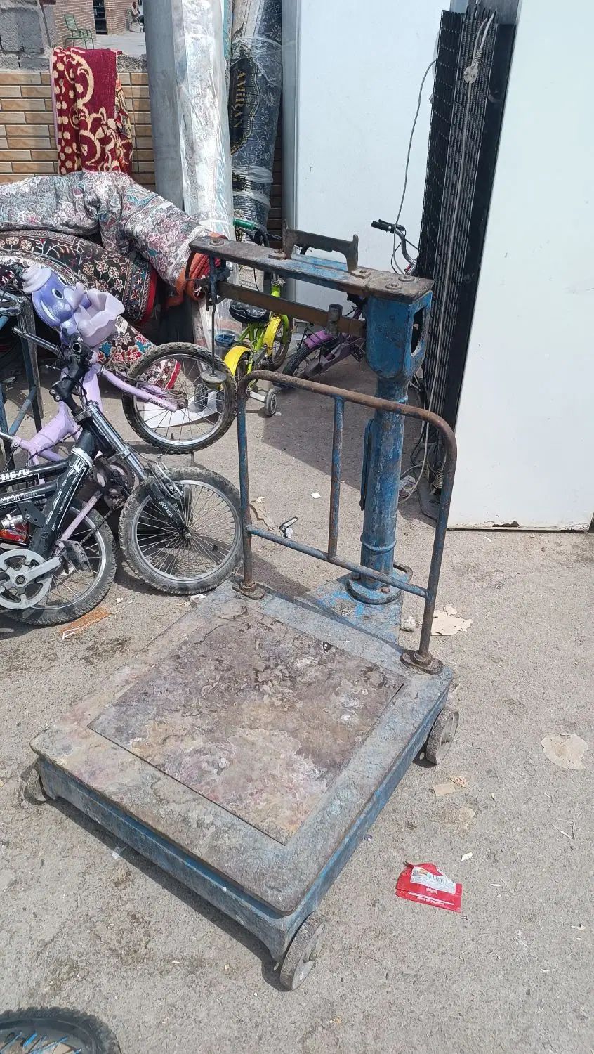 باسکول ۲۰۰کیلو عتیقه 9/500 بود امروز 6/900 بردسیر|کلکسیون اشیاء عتیقه|کرمان, |دیوار