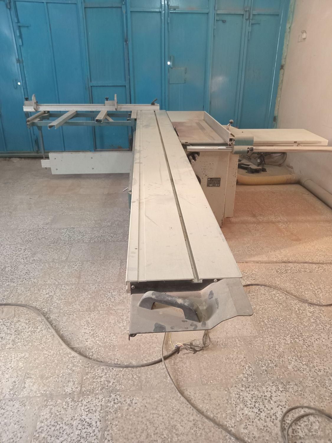 پانل دورکن ۳۸۰ریل واگنی کره ای خیلی کم کار.|ماشین‌آلات صنعتی|شیراز, احمدآباد|دیوار