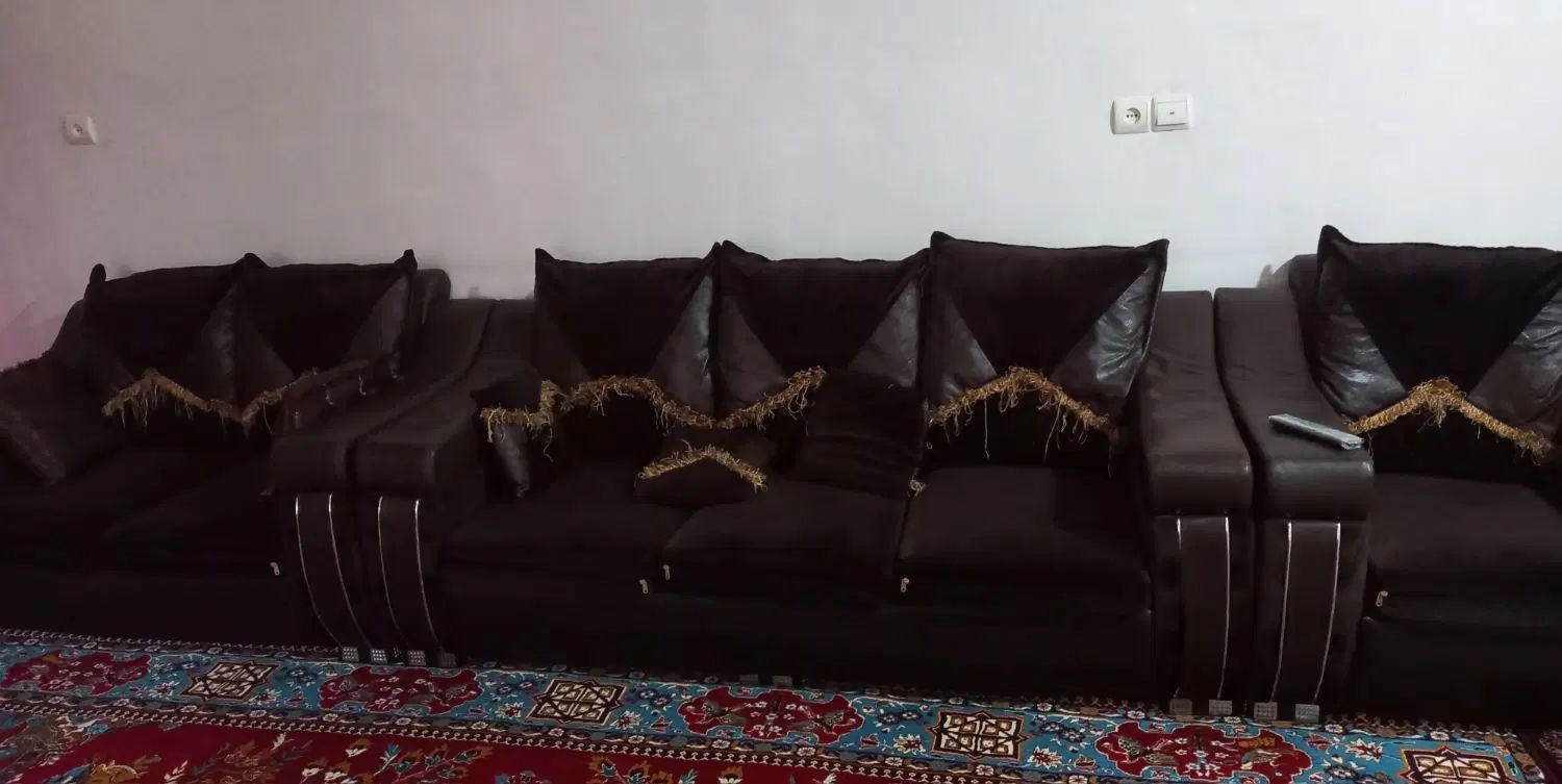 مبل هفت نفره کارکرده ولی سالم قیمت ۴تومن|مبلمان خانگی و میز عسلی|سراب, |دیوار