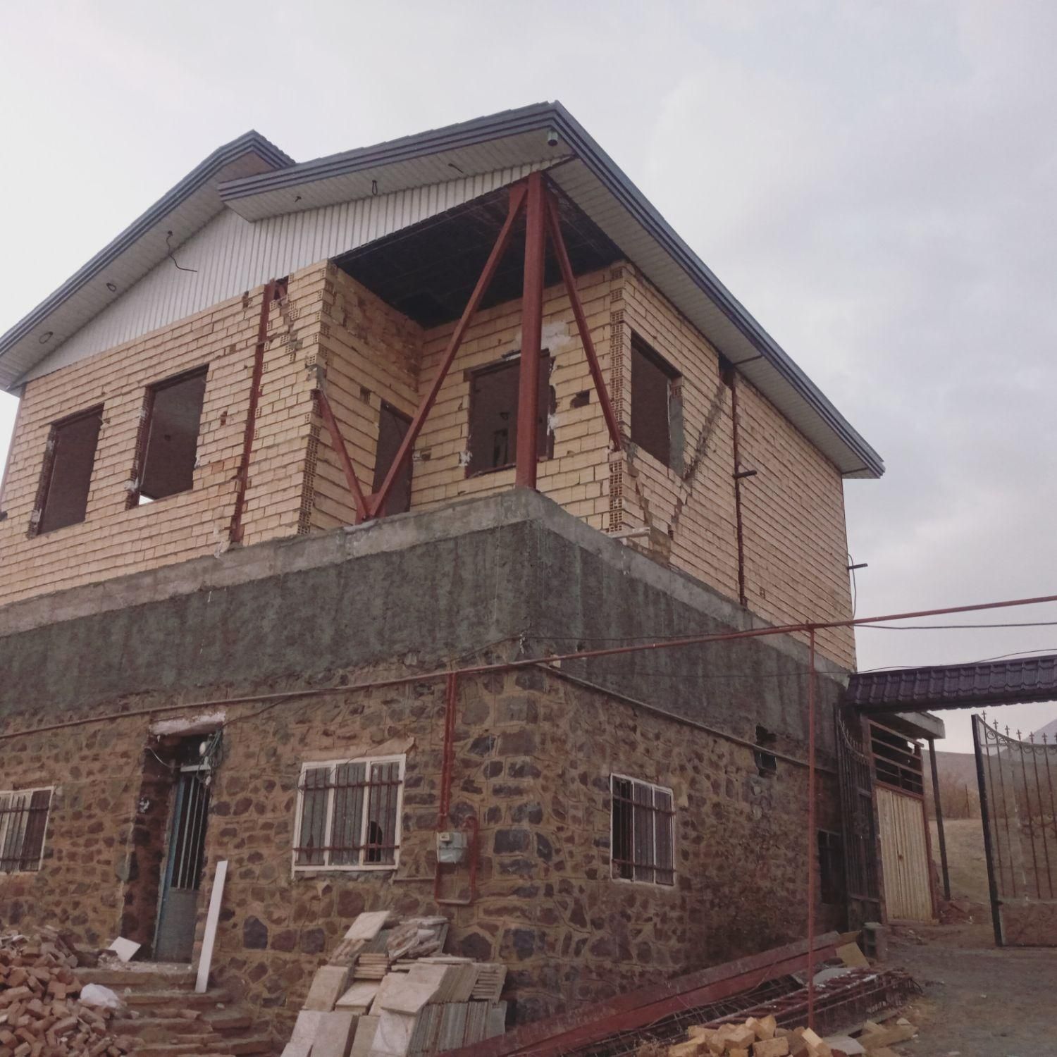 اجرای انواع سقفهای شیروانی. سوله. الاچیق . جوشکاری|خدمات پیشه و مهارت|همدان, |دیوار