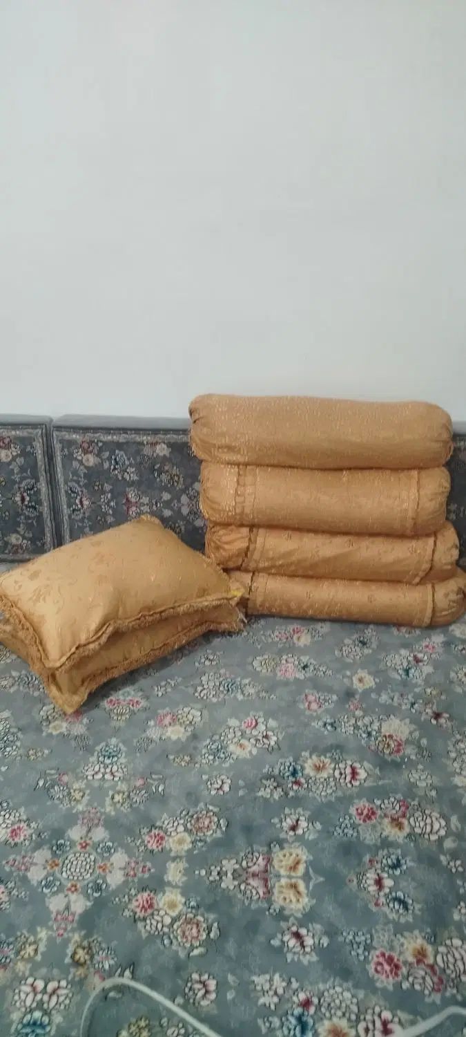 ۶ عدد بالشت پر|رختخواب، بالش، پتو|کرمانشاه, |دیوار